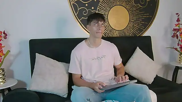 AlessioVitale online show from November 2025 12:09:02 PM