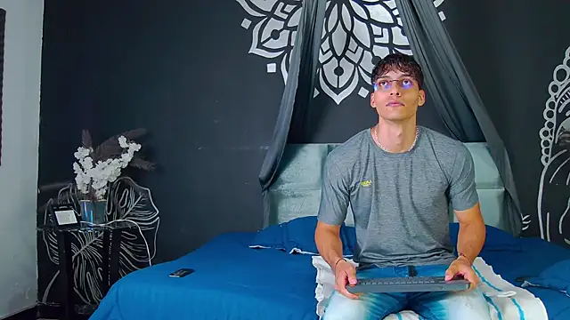 AlessioVitale online show from December 2025 11:57:01 AM