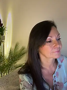 HotLdyllic online show from April 2026 04:14:01 PM