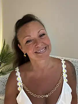 HotLdyllic online show from June 2026 07:52:02 PM