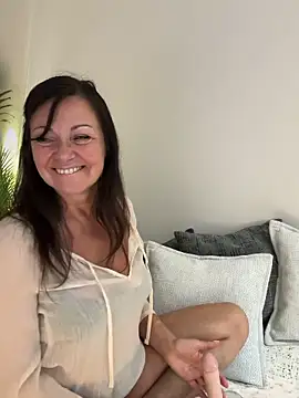 HotLdyllic online show from April 2026 03:51:02 PM