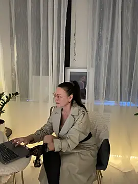 HotLdyllic online show from January 2026 04:11:02 PM