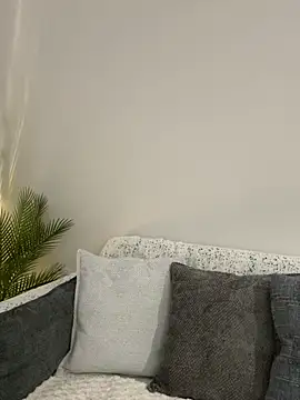 HotLdyllic online show from April 2026 03:24:02 PM