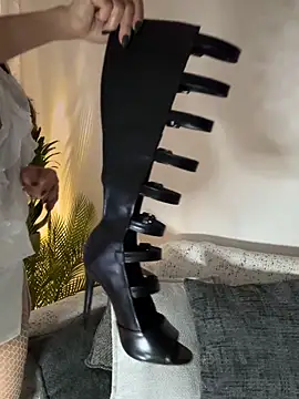 HotLdyllic online show from April 2026 02:20:01 PM