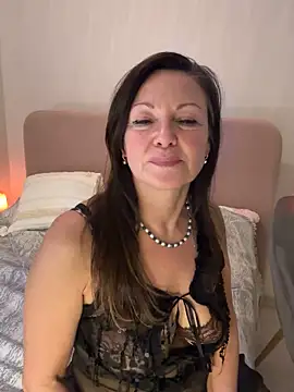 HotLdyllic online show from November 2025 09:37:01 PM