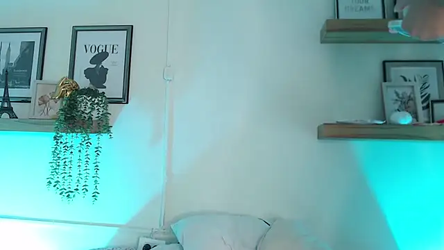 Madisonkay online show from April 2026 07:18:01 PM