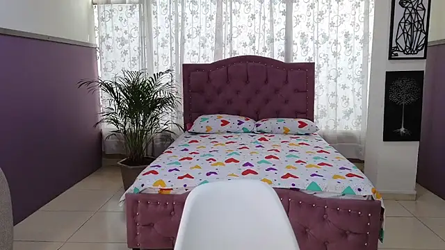 alaia skater online show from December 2025 07:25:02 PM