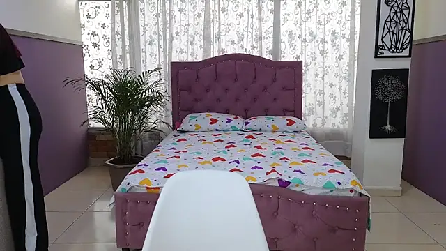 alaia skater online show from December 2025 07:15:02 PM