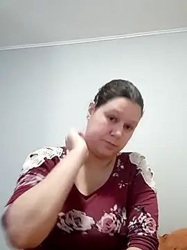 GlitterAuburn online show from January 2026 01:37:02 PM