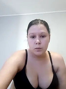 GlitterAuburn online show from February 2026 04:17:02 PM