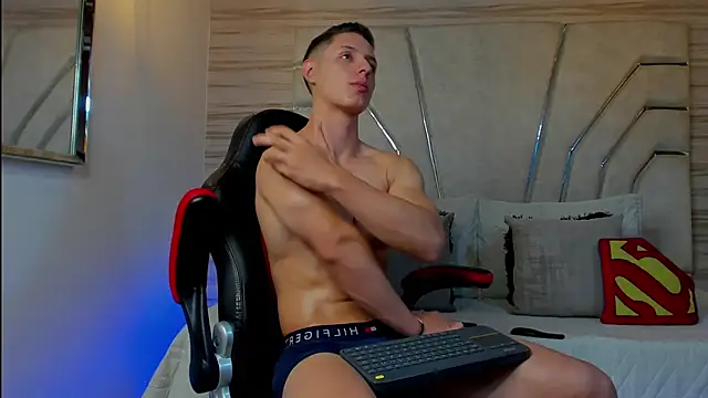 MAXTHOMSON online show from December 2025 03:40:02 AM