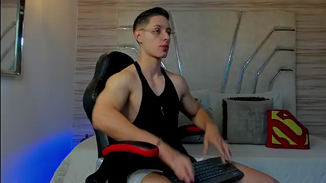 MAXTHOMSON online show from November 2025 03:39:02 AM