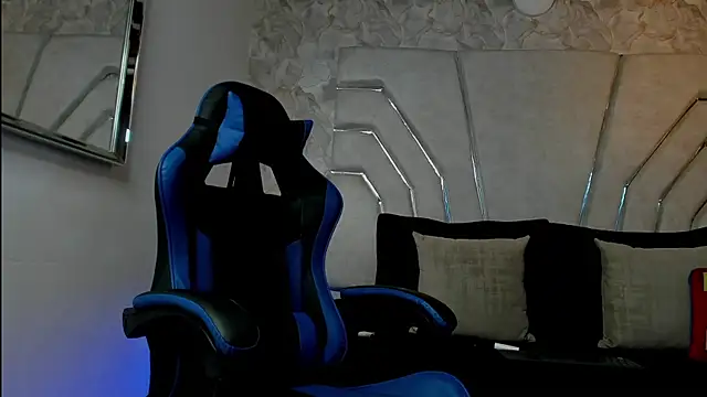 MAXTHOMSON online show from April 2026 12:35:02 AM