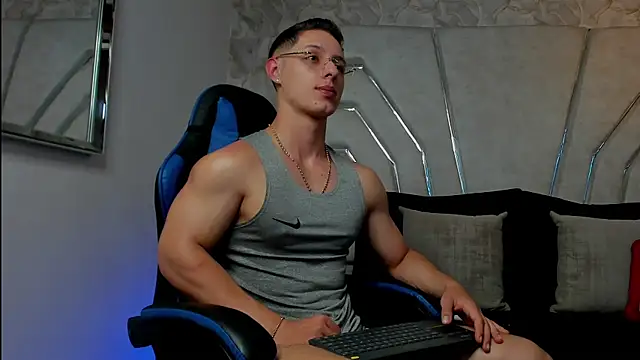 MAXTHOMSON online show from April 2026 02:02:02 AM