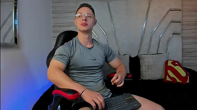 MAXTHOMSON online show from November 2025 11:19:02 PM