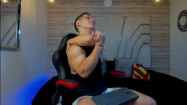 MAXTHOMSON online show from November 2025 01:37:02 AM