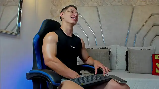 MAXTHOMSON online show from March 2026 01:28:01 AM