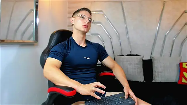 MAXTHOMSON online show from November 2025 01:20:02 AM