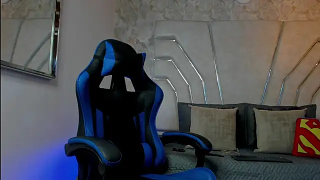 Snapshot of MAXTHOMSON chatting on February 2026 12:12:02 AM MAXTHOMSON online show from February 2026 12:12:02 AM