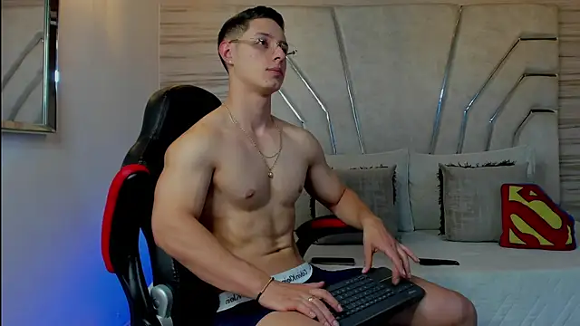 MAXTHOMSON online show from December 2025 02:14:02 AM