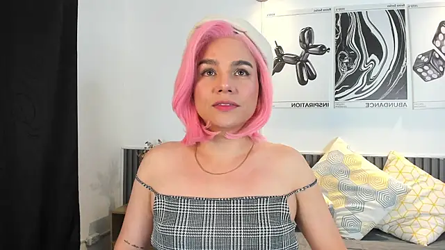 Cloe Bonne online show from November 2025 08:01:01 PM