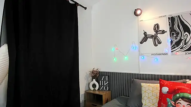 Cloe Bonne online show from November 2025 07:58:01 PM