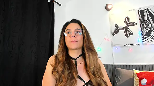 Cloe Bonne online show from December 2025 08:25:02 PM