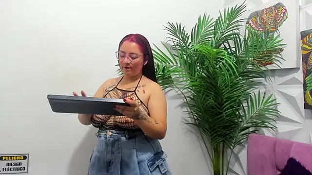 Anggie Miller online show from December 2025 11:15:01 AM