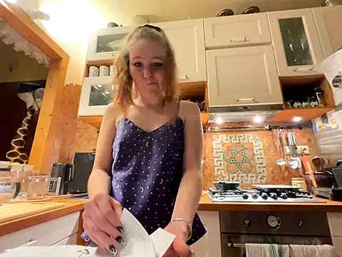 Snapshot of litttlegirl chatting on October 2025 11:23:01 PM litttlegirl online show from October 2025 11:23:01 PM