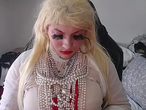 VanesaCrossic online show from April 2026 08:09:02 AM