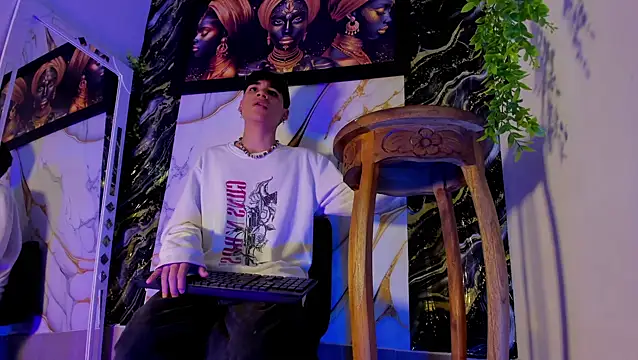 Leo Glow online show from April 2026 02:21:02 PM