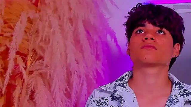 Leo Glow online show from February 2026 12:49:01 PM