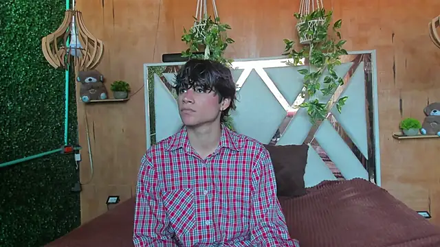 Leo Glow online show from March 2026 01:06:01 PM