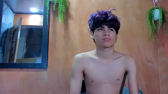 Leo Glow online show from February 2026 01:00:01 PM