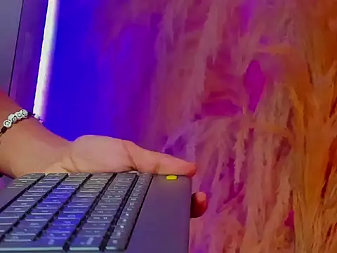 Leo Glow online show from January 2026 10:10:01 AM