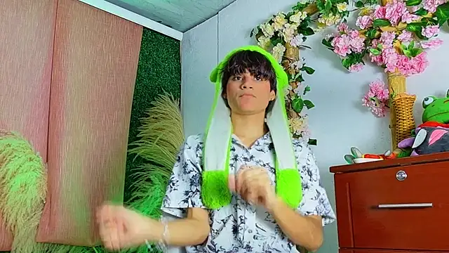 Leo Glow online show from March 2026 11:20:02 PM