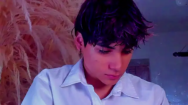 Leo Glow online show from February 2026 01:00:02 PM