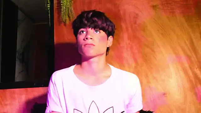 Leo Glow online show from February 2026 12:59:02 PM