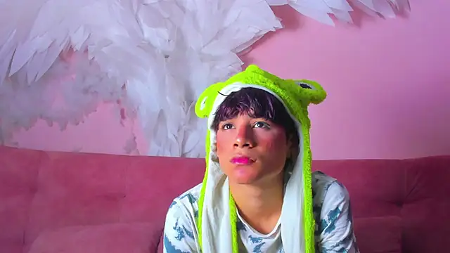 Leo Glow online show from February 2026 01:18:02 PM