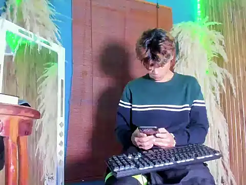 Leo Glow online show from December 2025 09:00:01 AM