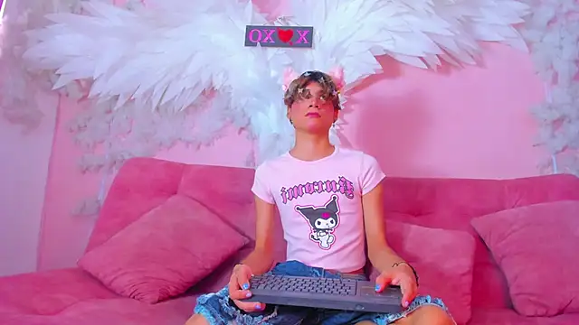 Leo Glow online show from December 2025 01:15:01 PM