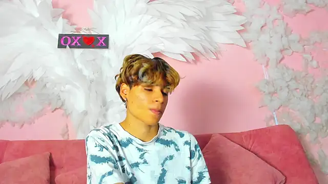 Leo Glow online show from November 2025 01:00:01 PM