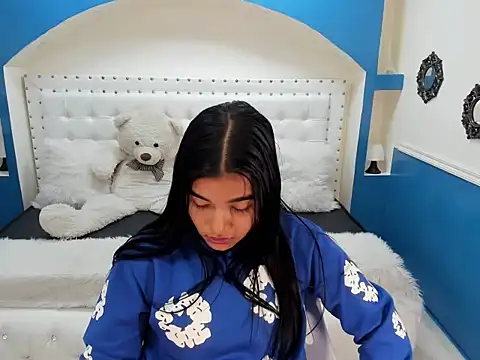 Snapshot of Sheyla_Bell chatting on October 2025 01:52:01 PM Sheyla Bell online show from October 2025 01:52:01 PM