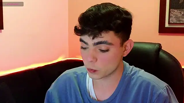 Snapshot of petitegigant33 chatting on October 2025 03:03:01 AM petitegigant33 online show from October 2025 03:03:01 AM