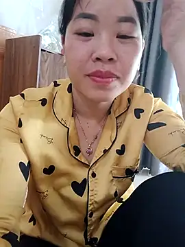 kitti-krush online show from November 2025 03:45:01 AM