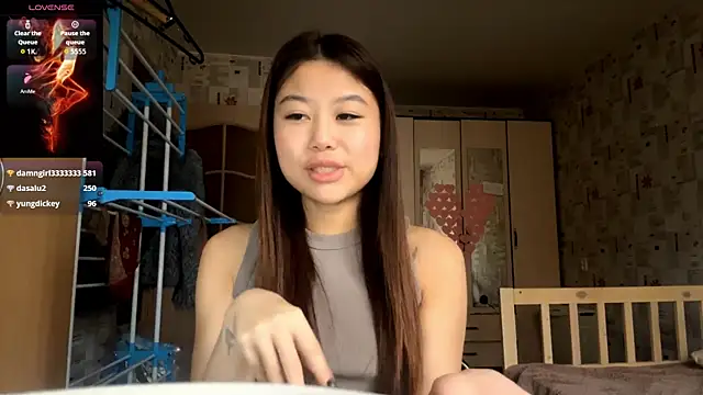 YunDargenio online show from November 2025 10:53:01 AM