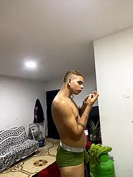 Snapshot of Dylams_maja chatting on November 2025 07:01:02 AM Dylams maja online show from November 2025 07:01:02 AM