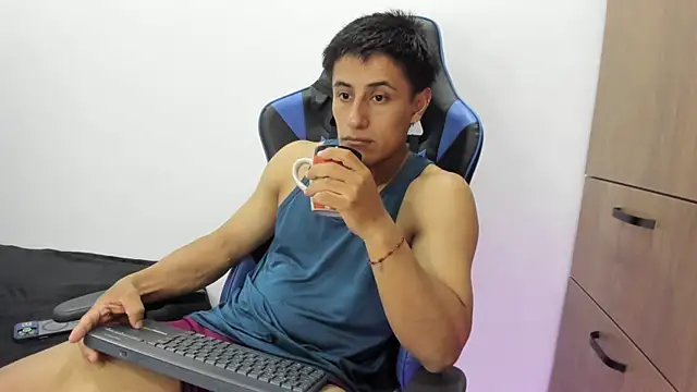 dorman boy online show from November 2025 01:09:01 AM