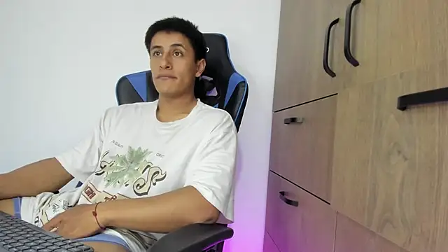 dorman boy online show from November 2025 03:43:01 AM