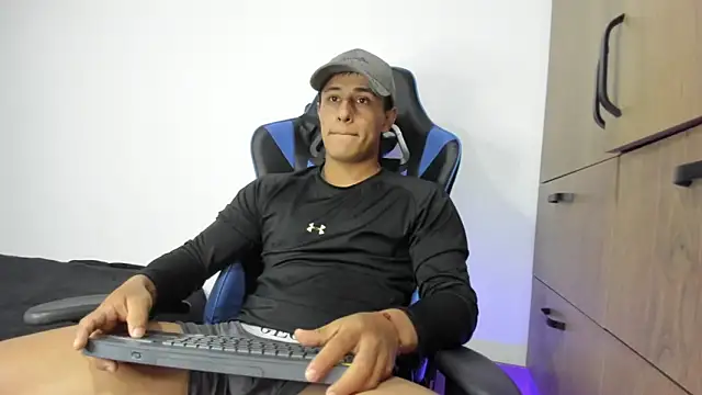 dorman boy online show from November 2025 04:06:01 AM